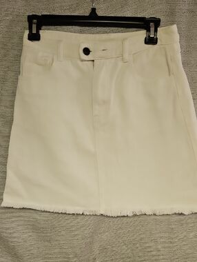 Sadie & Sage White Frayed Hem Mini Skirt